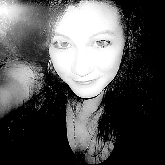 Meet your Posher, Melanie - Picture 1 of 1